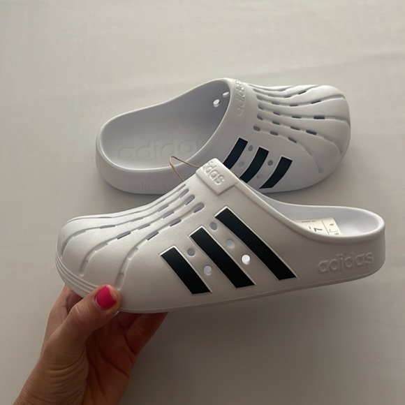(NWT) Adidas Adilette Unisex Clogs in White & Black, (7 Women’s) (6 Men’s) - Picture 17 of 17